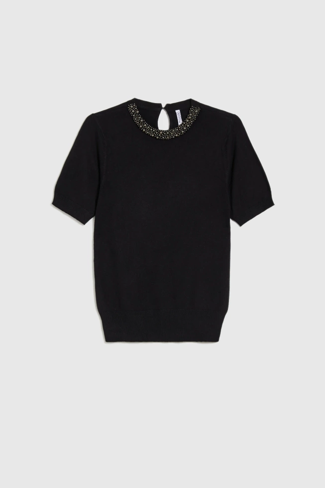 Sweter z ozdobnym dekoltem czarny