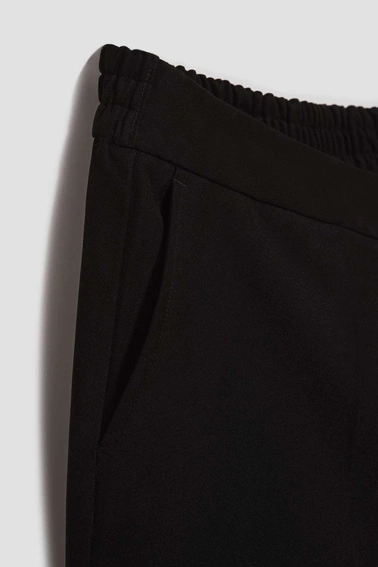 Gładkie spodnie z szerokimi nogawkami