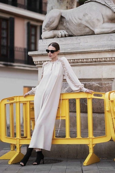 Sukienka maxi z falbankami beżowa