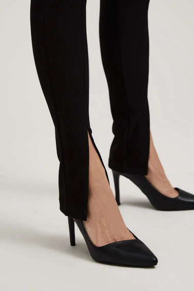 Legginsy z rozcięciem z przodu nogawek