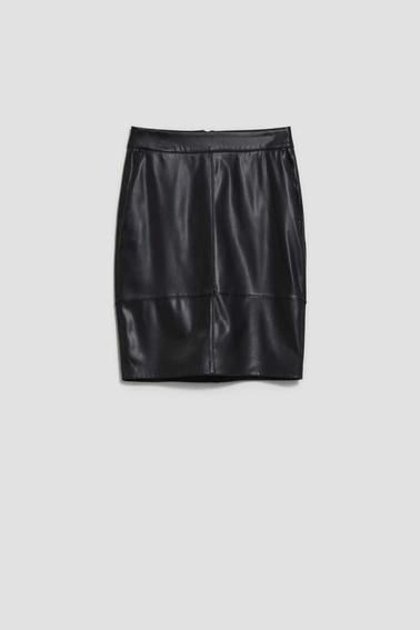 Ołówkowa spódnica ze skóry ekologicznej czarna
