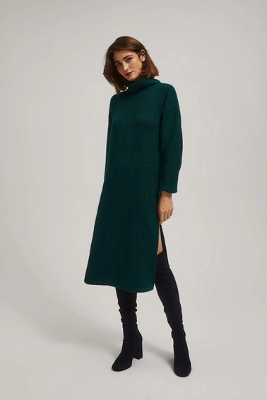 Swetrowa sukienka z golfem szmaragdowa