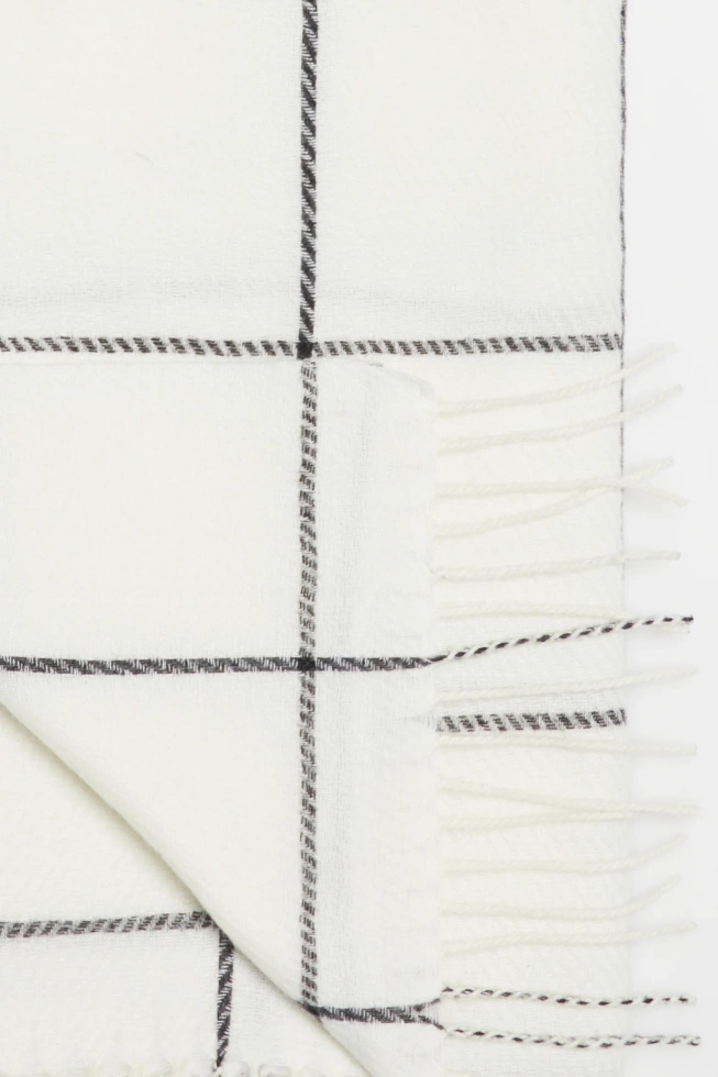 Szal w kratę biały