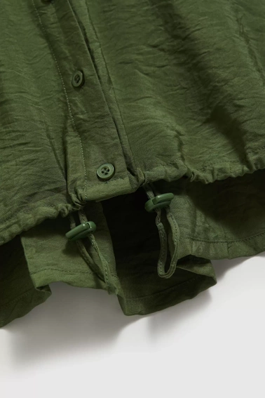 Koszula z kieszeniami i wywijanymi rękawami khaki