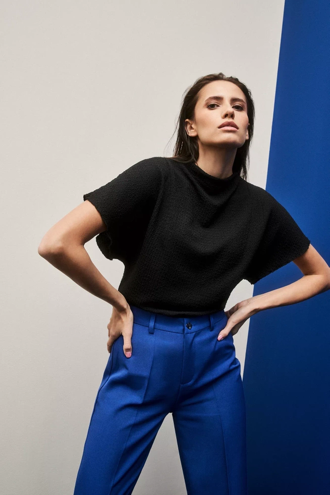 Elegancka bluzka z szerokimi rękawami czarna