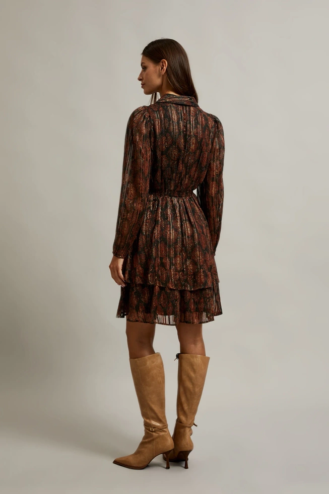 Sukienka w zwierzęcy wzór z rozkloszowanym dołem czarna