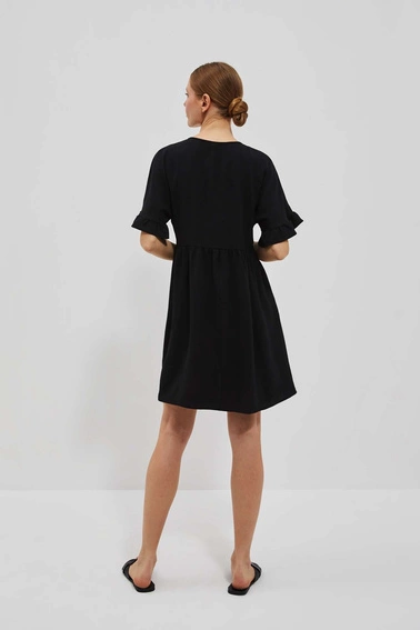 Sukienka z falbaną przy rękawie czarna