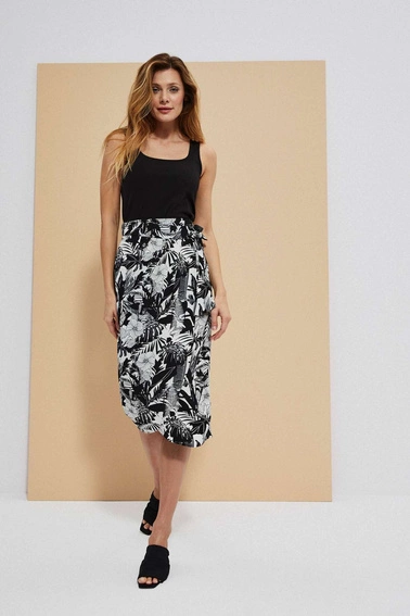 Spódnica z roślinnym nadrukiem czarna