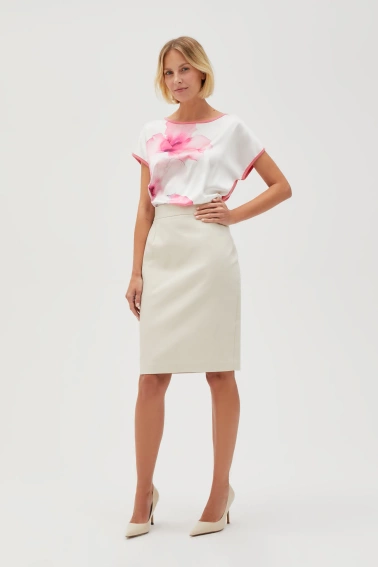 Ołówkowa spódnica beżowa