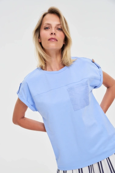 T-shirt z kieszonką błękitny