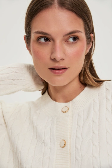 Sweter z ozdobnym splotem ecru