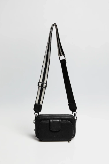 Torebka na szerokim pasku czarna