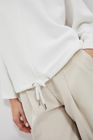 Bluza z wiązaniem w pasie