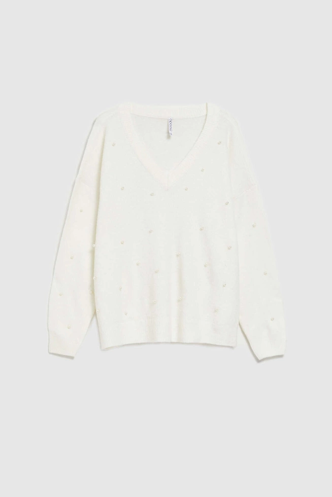 Sweter z dekoltem w serek z koralikami perłowy