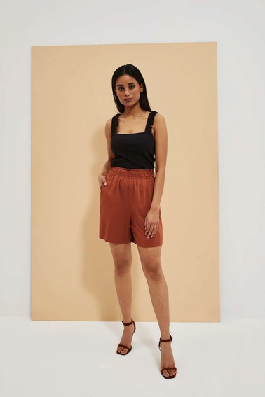 Prążkowany top z szerokimi ramiączkami czarny