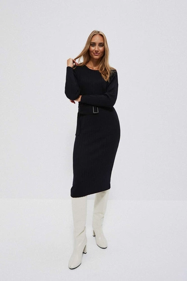 Prążkowana sukienka z paskiem czarna