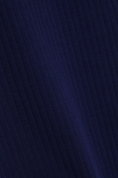 Prążkowana bluzka z golfem granatowa