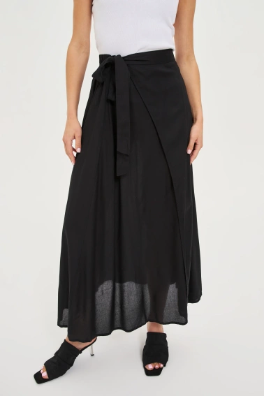 Wiskozowa spódnica midi czarna