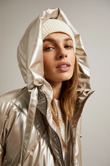 Pikowana kurtka z dużymi kieszeniami beżowa