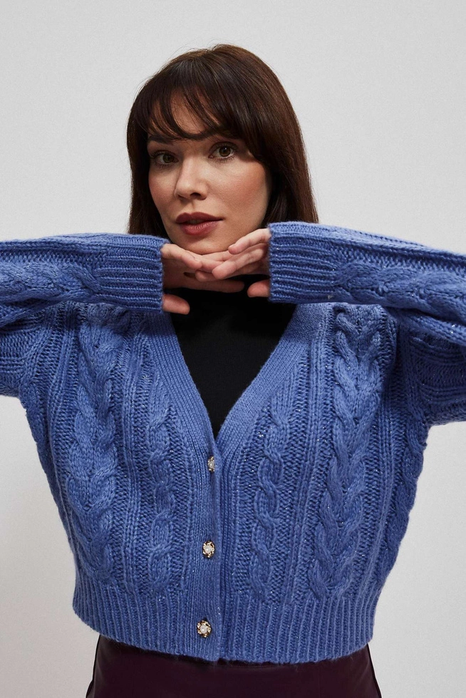 Sweter damski w warkoczowy splot