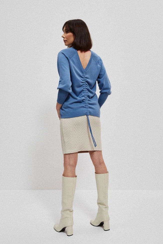 Sweter ze ściągaczem z tyłu