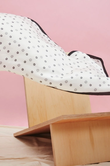 Szalik w kwiaty biały damski