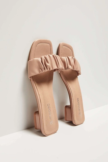 Klapki ze skóry ekologicznej malinowe