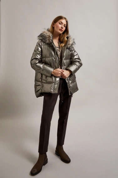 Metaliczna kurtka z futrzanym kapturem beżowa