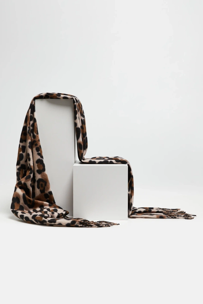 Szalik w panterkę beżowy