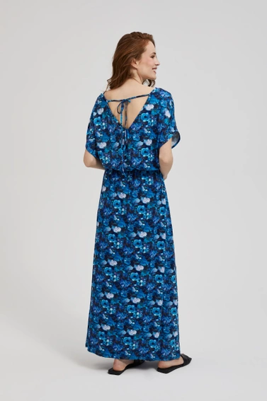 Sukienka maxi w tropikalny wzór niebieska