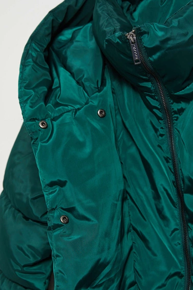 Pikowana kurtka z kapturem szmaragdowa