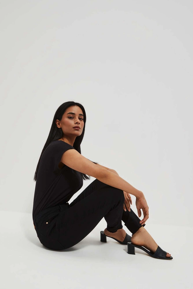 Jeansy skinny z postrzępionymi nogawkami push up czarne