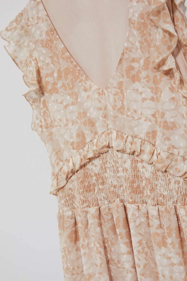 Sukienka midi z falbaną 