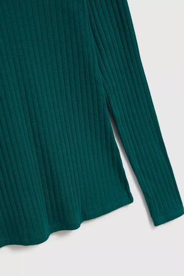 Prążkowana bluzka z golfem szmaragdowa