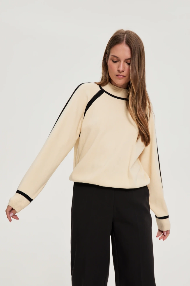 Sweter z półgolfem beżowy