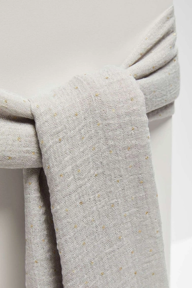 Szal z drobnym metalicznym nadrukiem szary