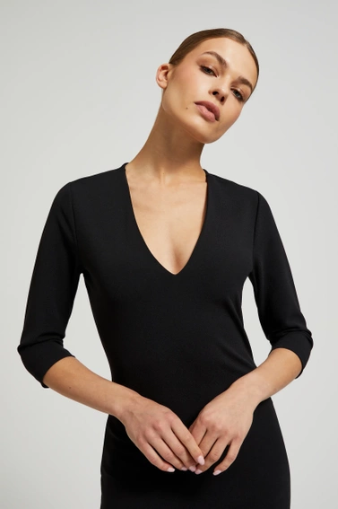 Gładka sukienka z dekoltem w serek czarna