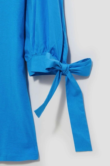 Bluzka z wiązaniem na rękawach lazurowa