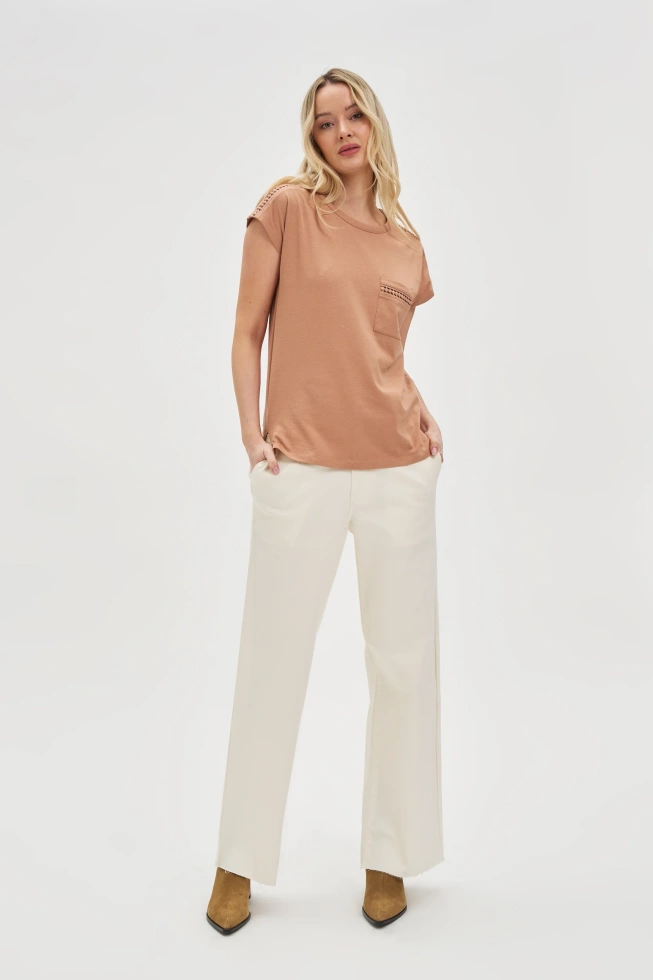 Bawełniany t-shirt z kieszonką brązowy