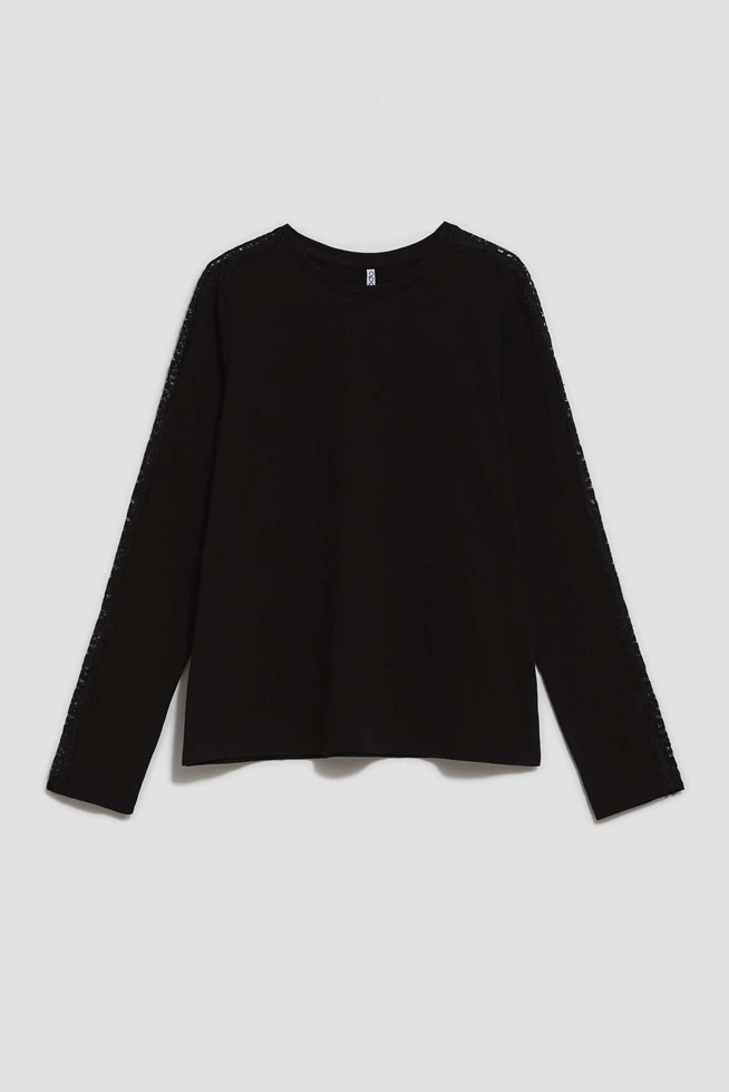 Bluzka z koronką na rękawach czarna