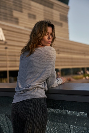 Prążkowana bluzka z długimi rękawami szara 