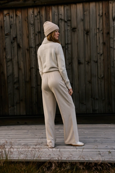 Spodnie z szerokimi nogawkami beżowe