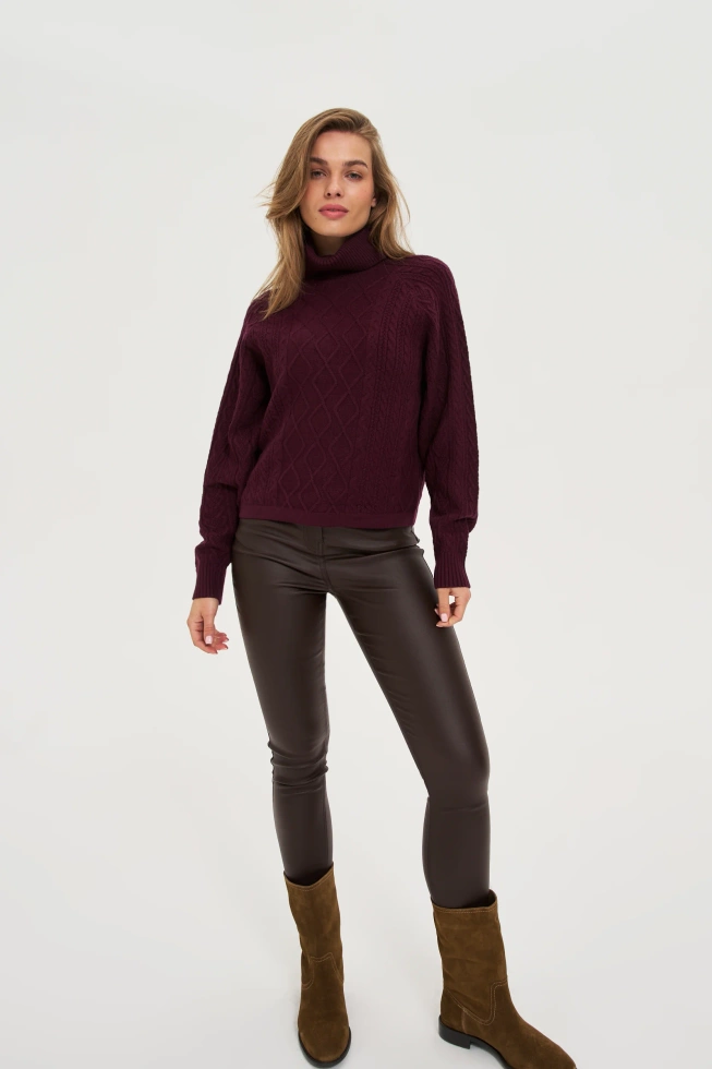 Sweter z golfem burgundowy