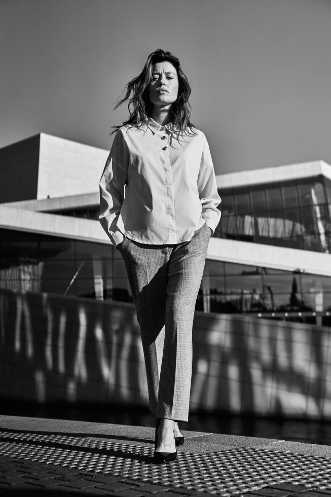 Koszula z ozdobnymi guzikami biała