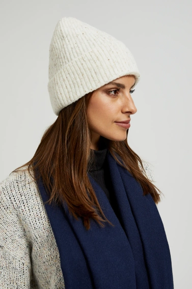 Czapka ze strukturalnego materiału biała