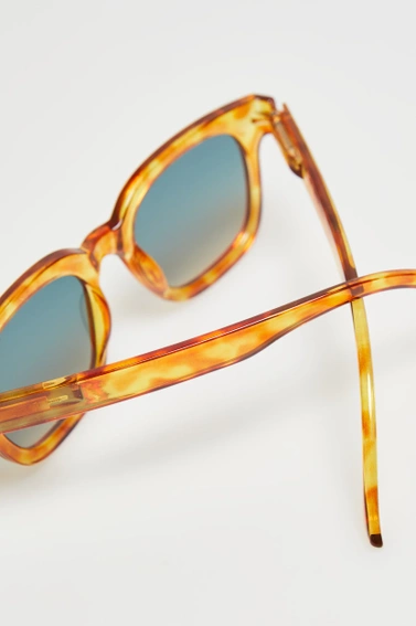 Wąskie brązowe okulary