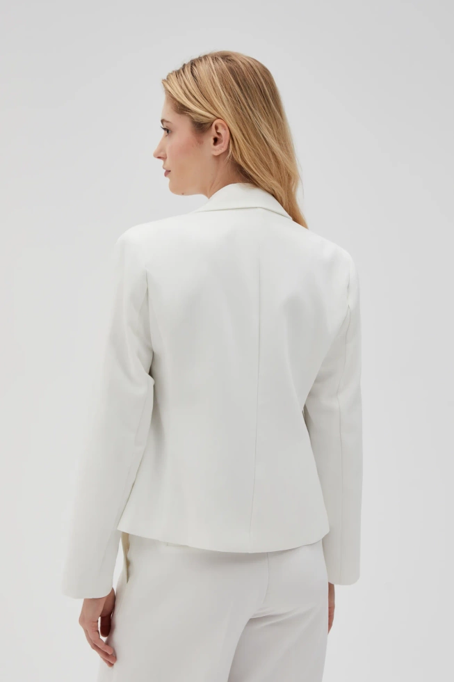 Krótka marynarka zapinana na guziki biała