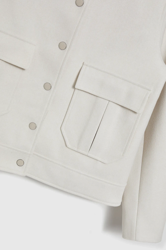 Kurtka z kołnierzem i dużymi kieszeniami beżowa