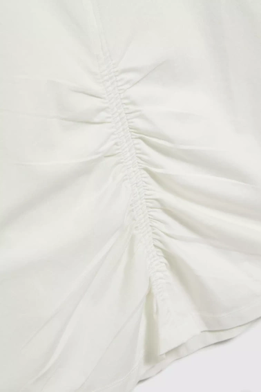 Bluzka z krótkimi rękawami i marszczeniem biała