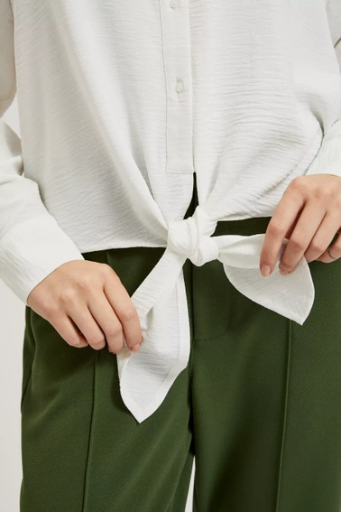 Koszula z długimi rękawami i wiązaniem biała 